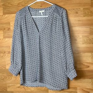 Joie XS 100% Silk Geo Print 3/4 Sleeve w/double button cuff & V-Neck w/P